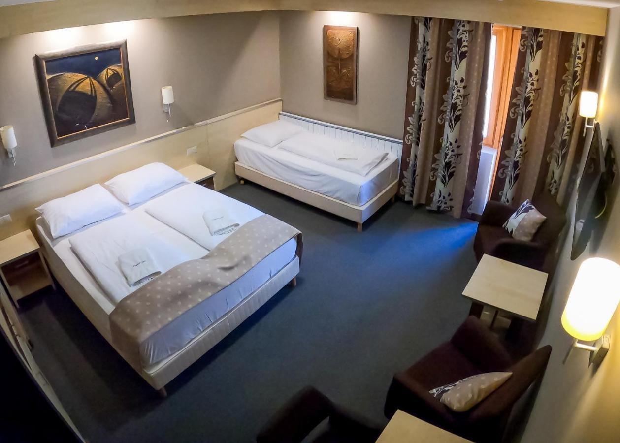 Hotel Vineyard Inn - Szoloskert Нагиканиша Екстериор снимка