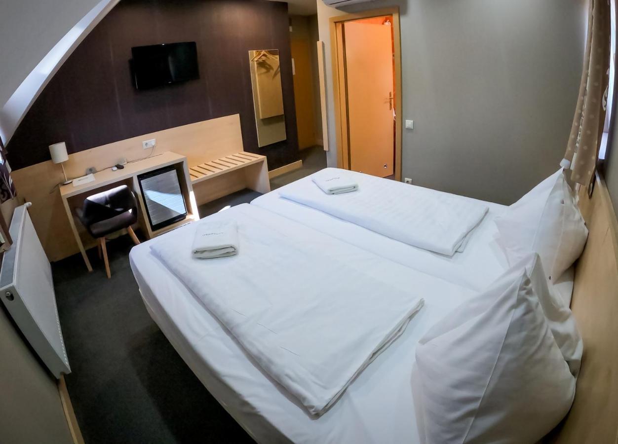 Hotel Vineyard Inn - Szoloskert Нагиканиша Екстериор снимка