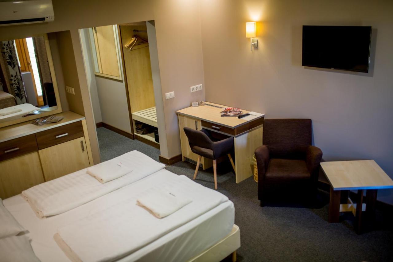 Hotel Vineyard Inn - Szoloskert Нагиканиша Екстериор снимка