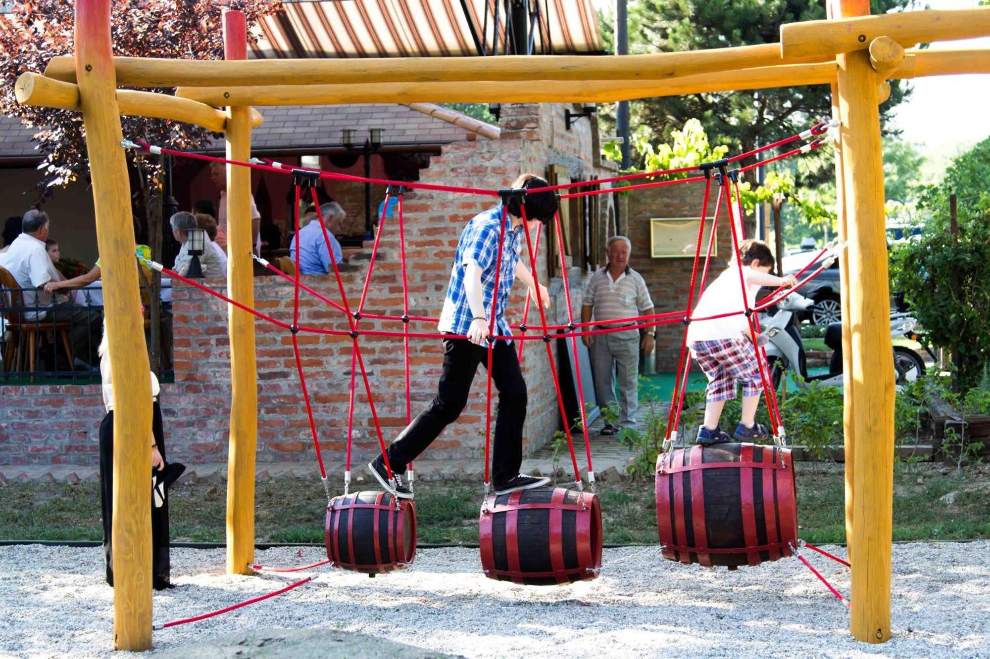 Hotel Vineyard Inn - Szoloskert Нагиканиша Екстериор снимка