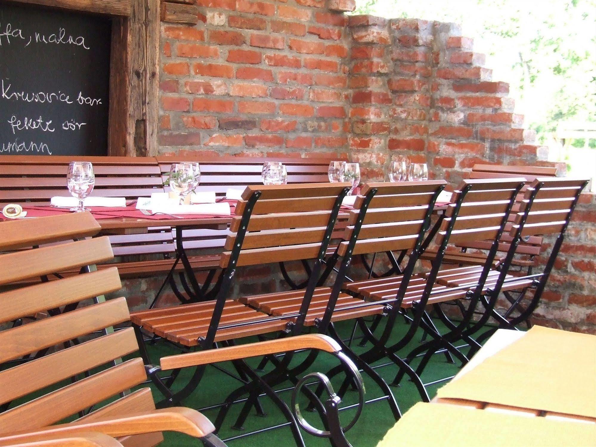 Hotel Vineyard Inn - Szoloskert Нагиканиша Екстериор снимка