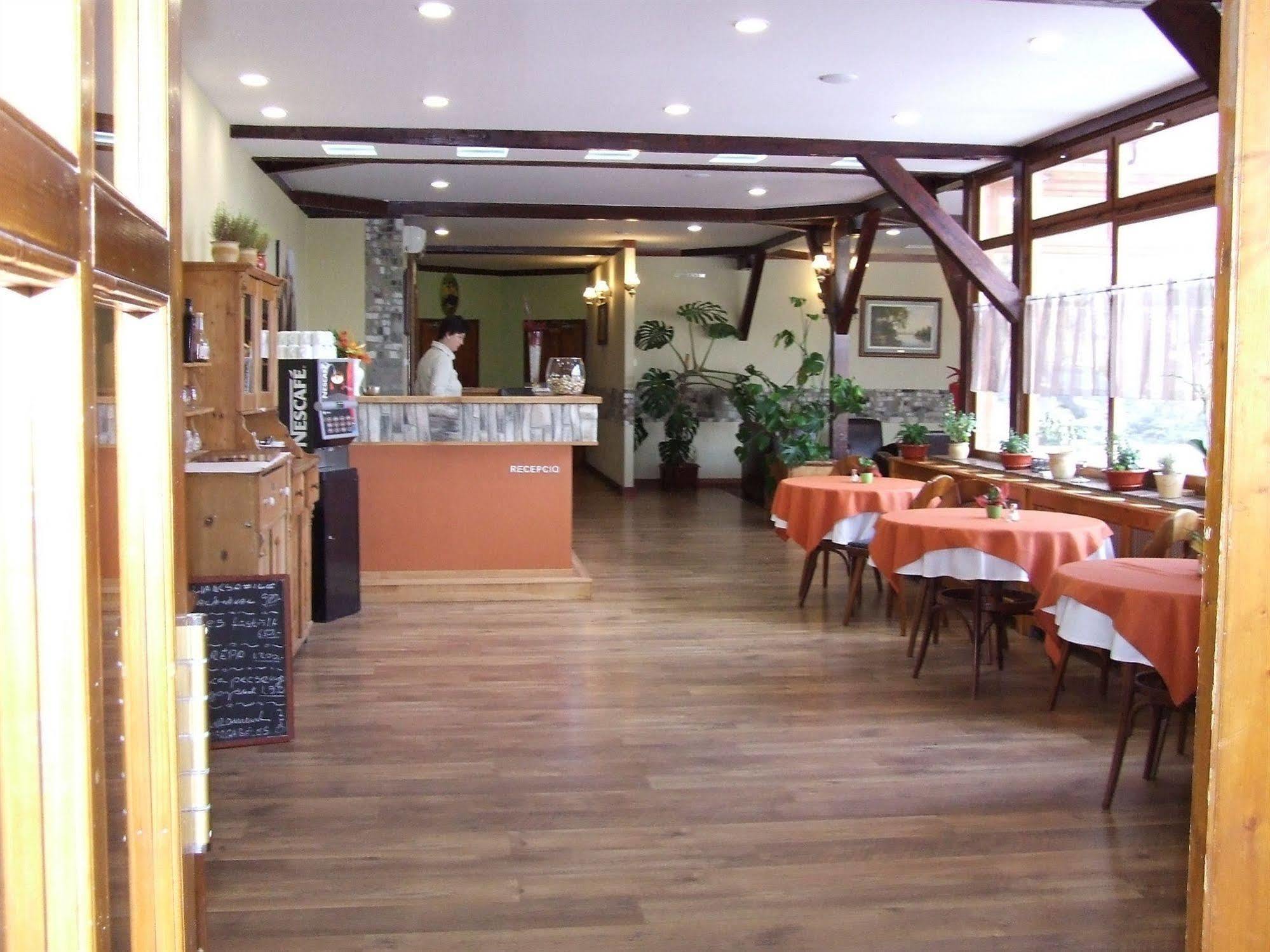 Hotel Vineyard Inn - Szoloskert Нагиканиша Екстериор снимка